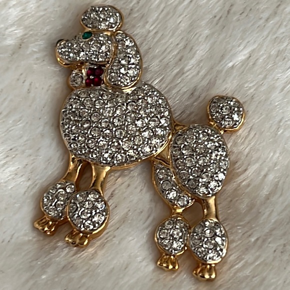 Jewelry - Vintage 1980’s crystal poodle brooch